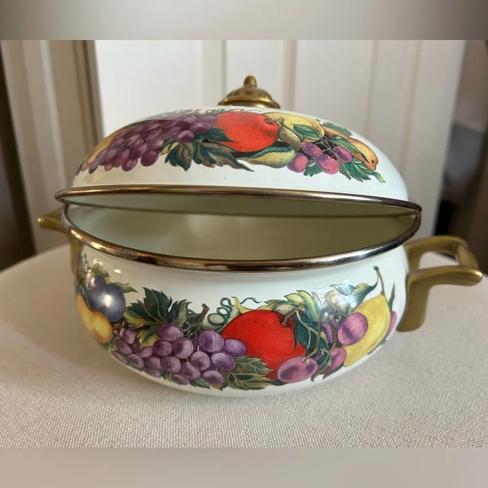Vintage Cornucopia Kitchen Enamel Casserole Dutch Oven Fruit Design 2.5 Quart